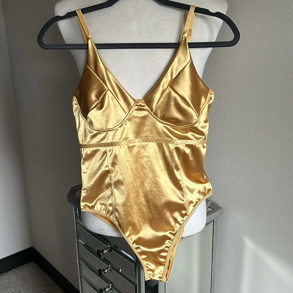 Womens Gold Satin Wireless Leotard Bodysuit w/ Adjustable Straps - Size L - Picture 5 of 11